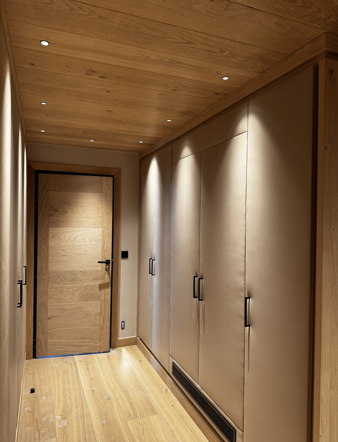Spot de couloir et placard par calista lighting